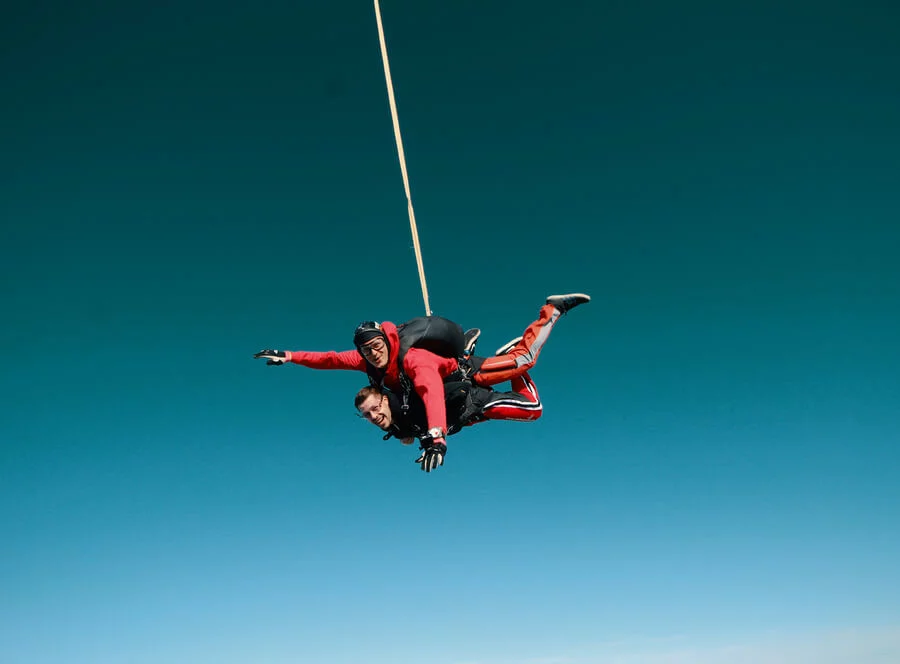 Tandemový seskok ze 3000 m ve Skutči